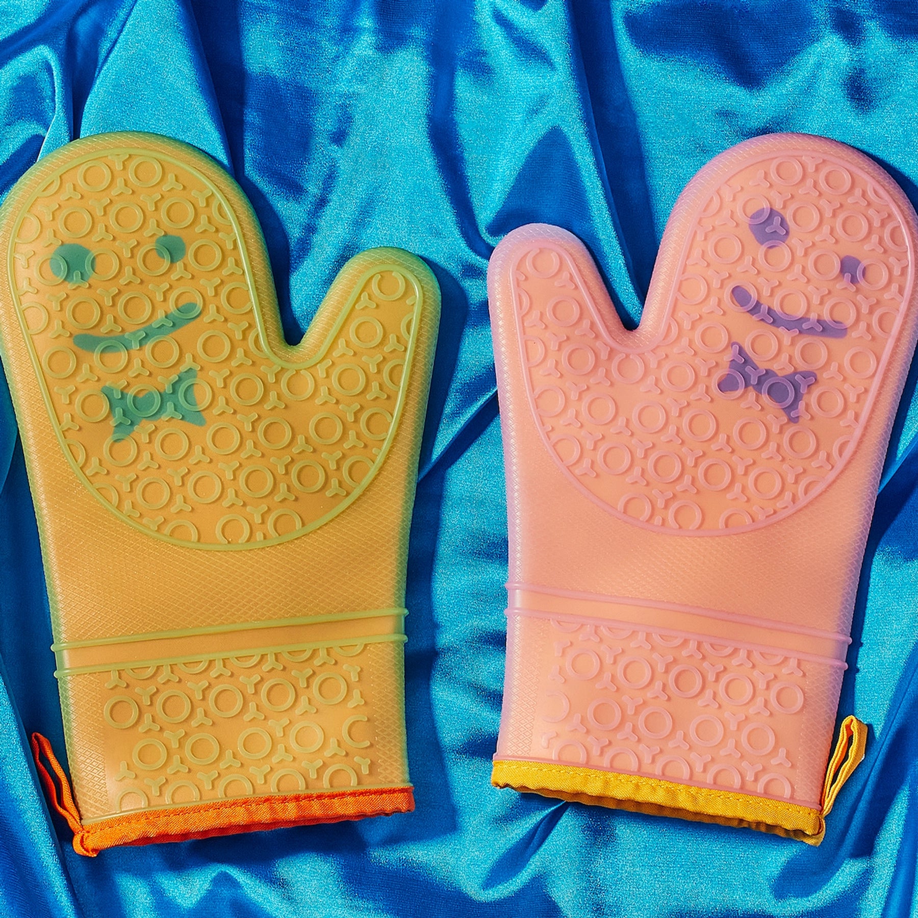 The Smile Oven Mitts, Set of 2