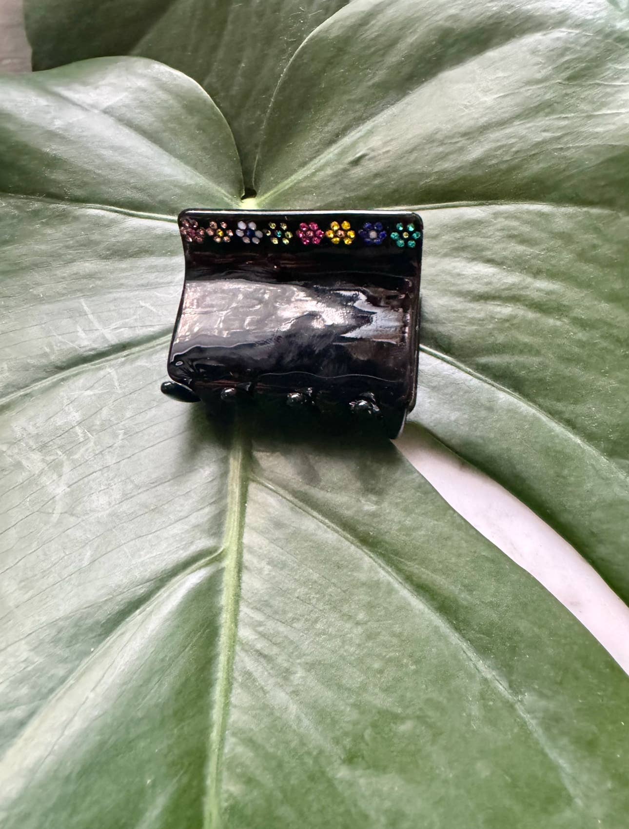 Daisy Gem Hair Claw, Black