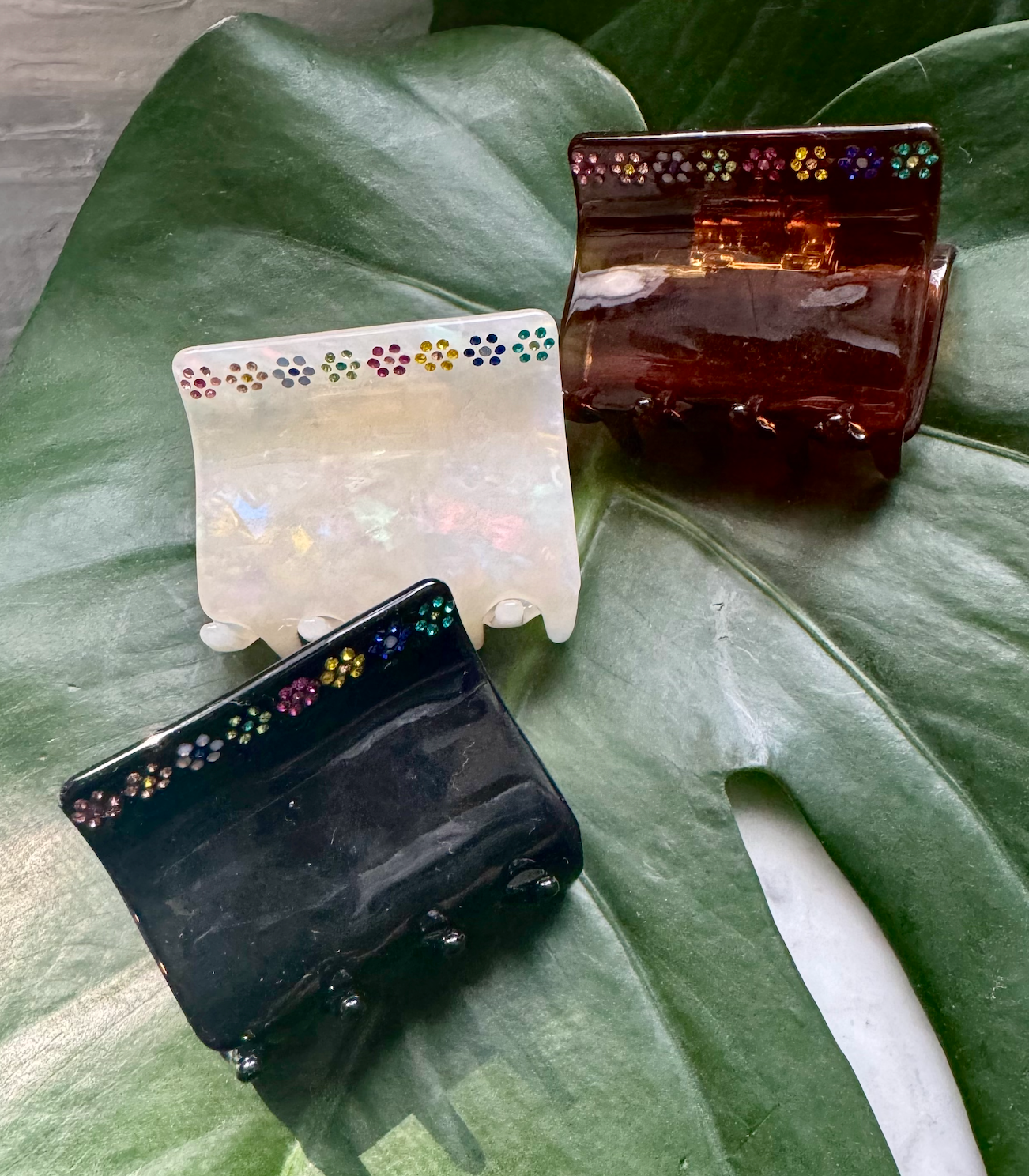 Daisy Gem Hair Claw, Black