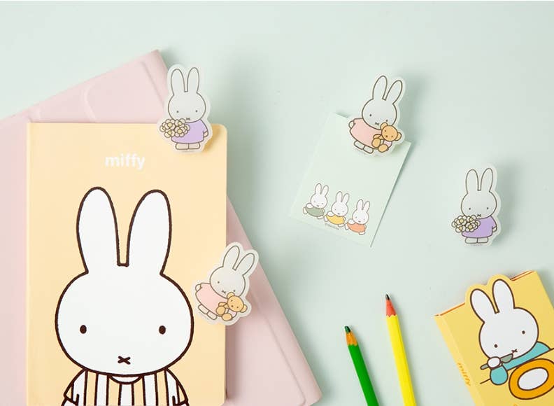 Miffy Deco Acrylic Magnet Clip, Miffy with Flowers