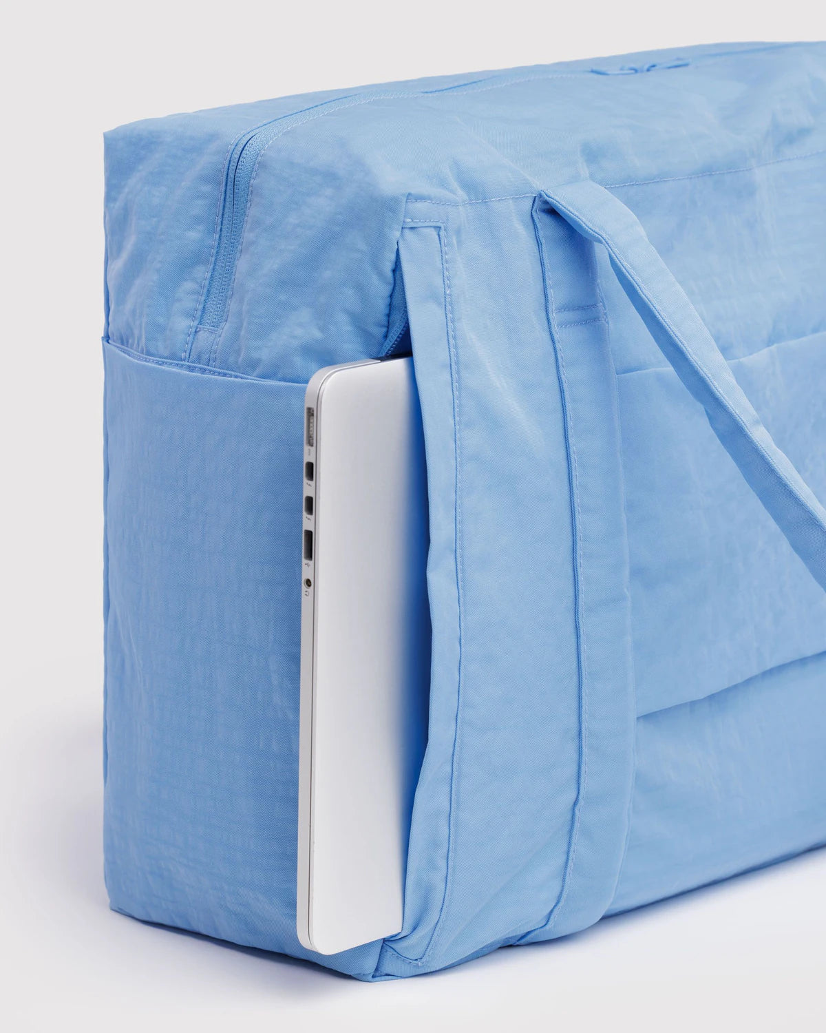 Cloud Carry-On, Piscine