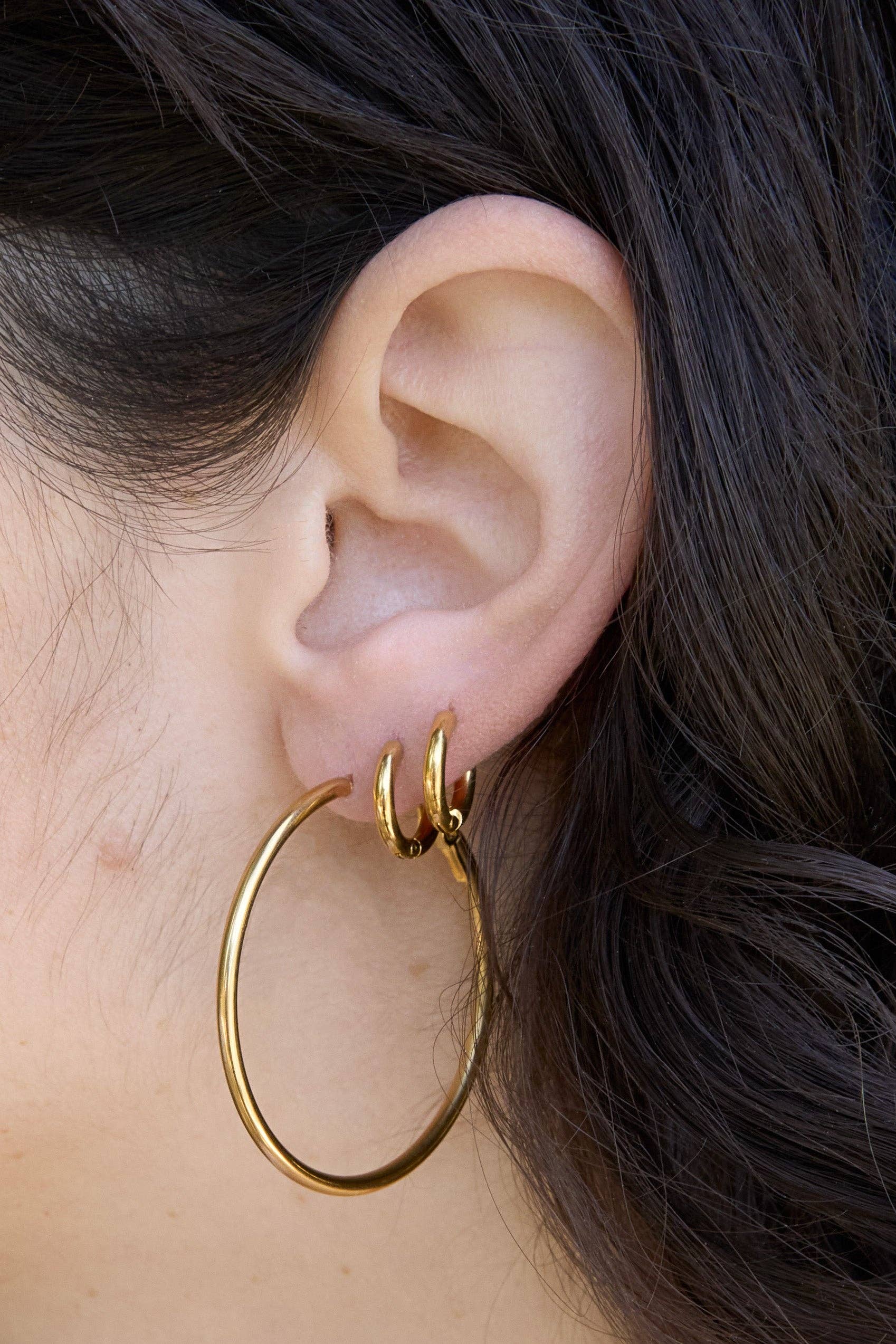 Anjelica Hoops, Gold