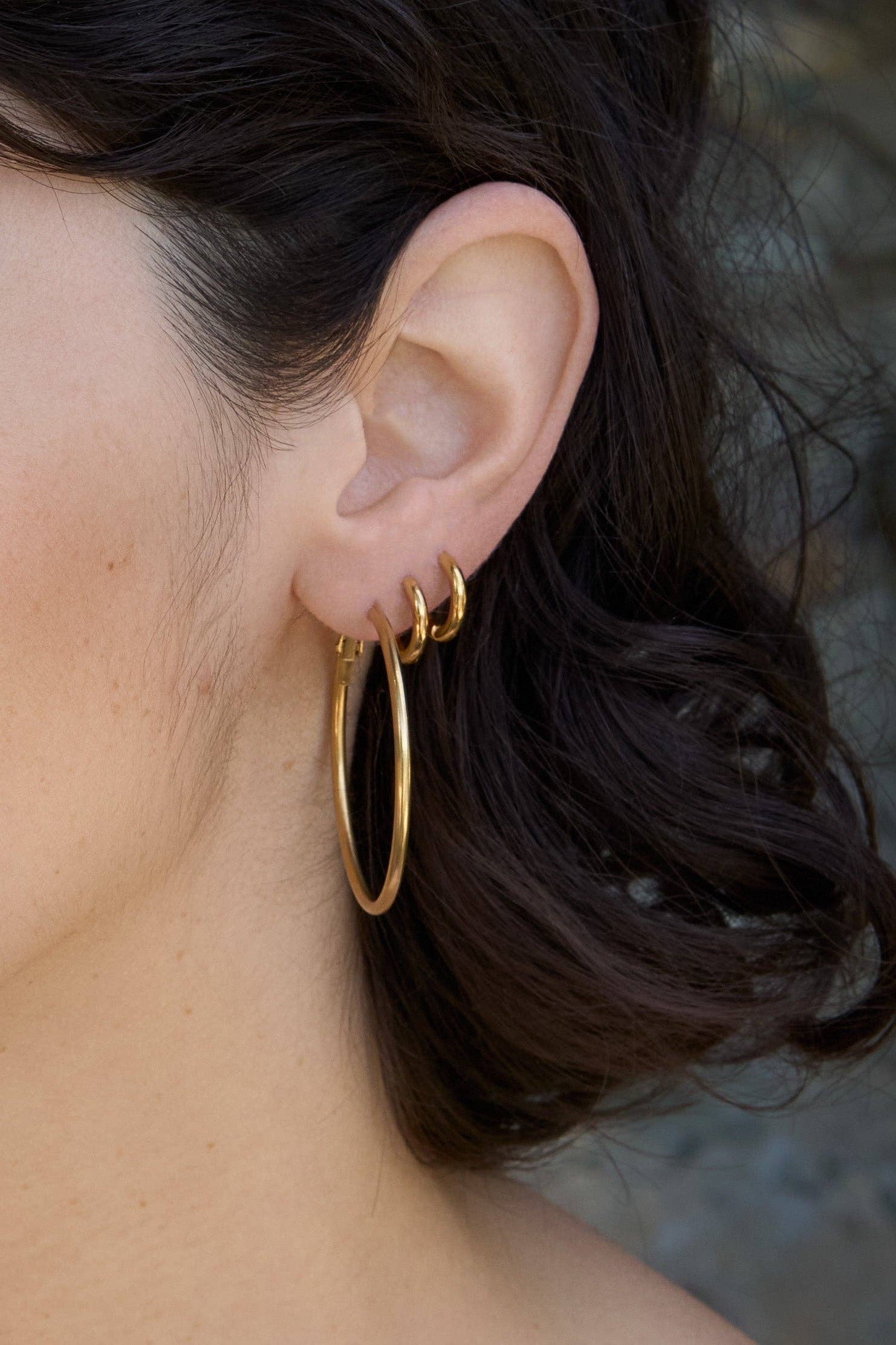 Anjelica Hoops, Gold
