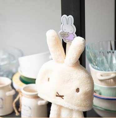 Miffy Deco Acrylic Magnet Clip, Miffy with Flowers