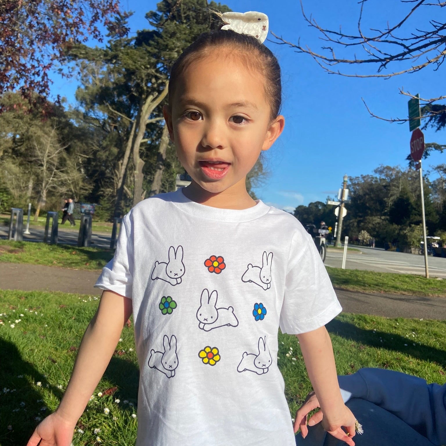 Dick Bruna Rabbit Daisies Kids T-shirt