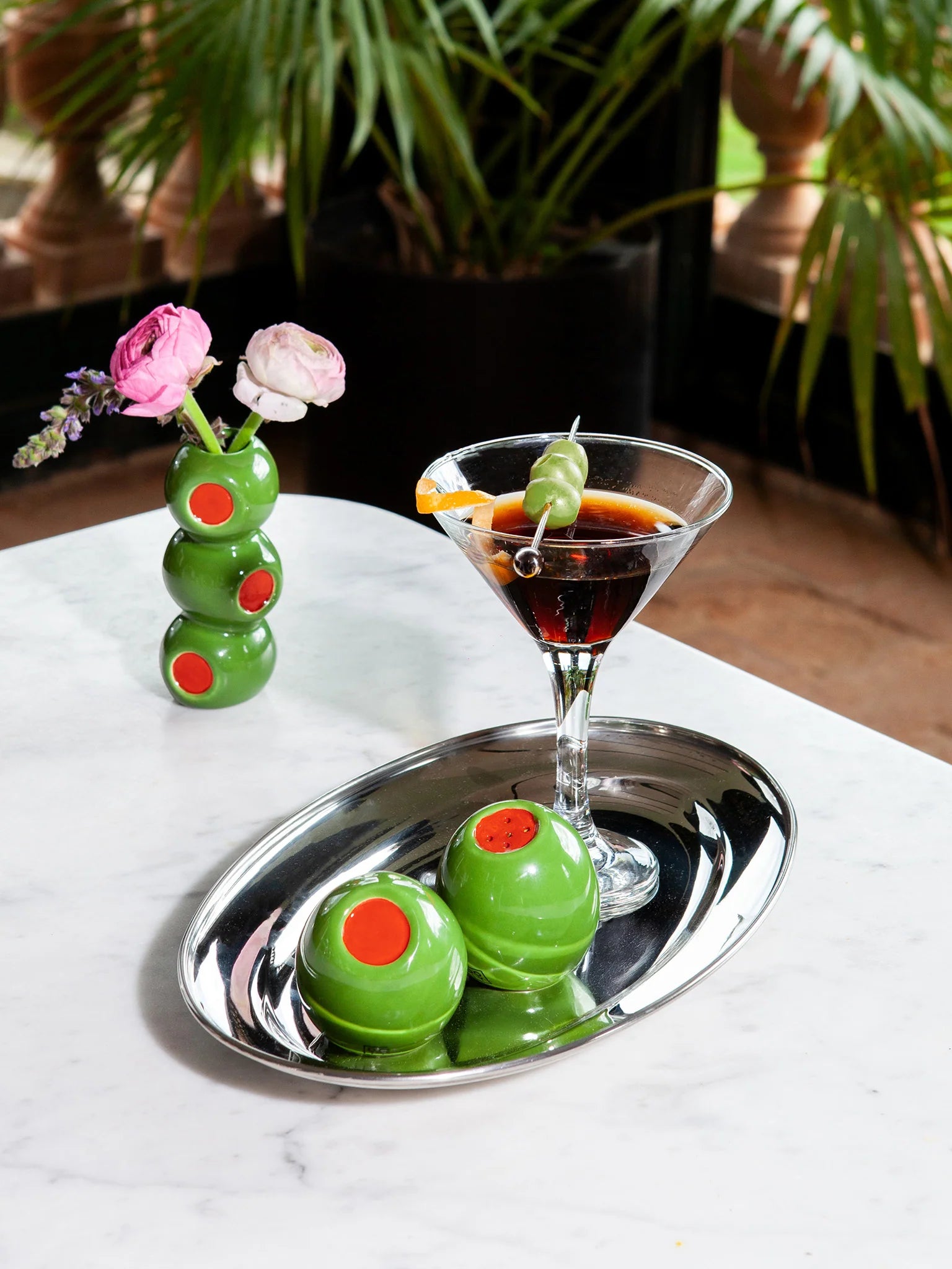 Salt and Pepper Shakers, Olives