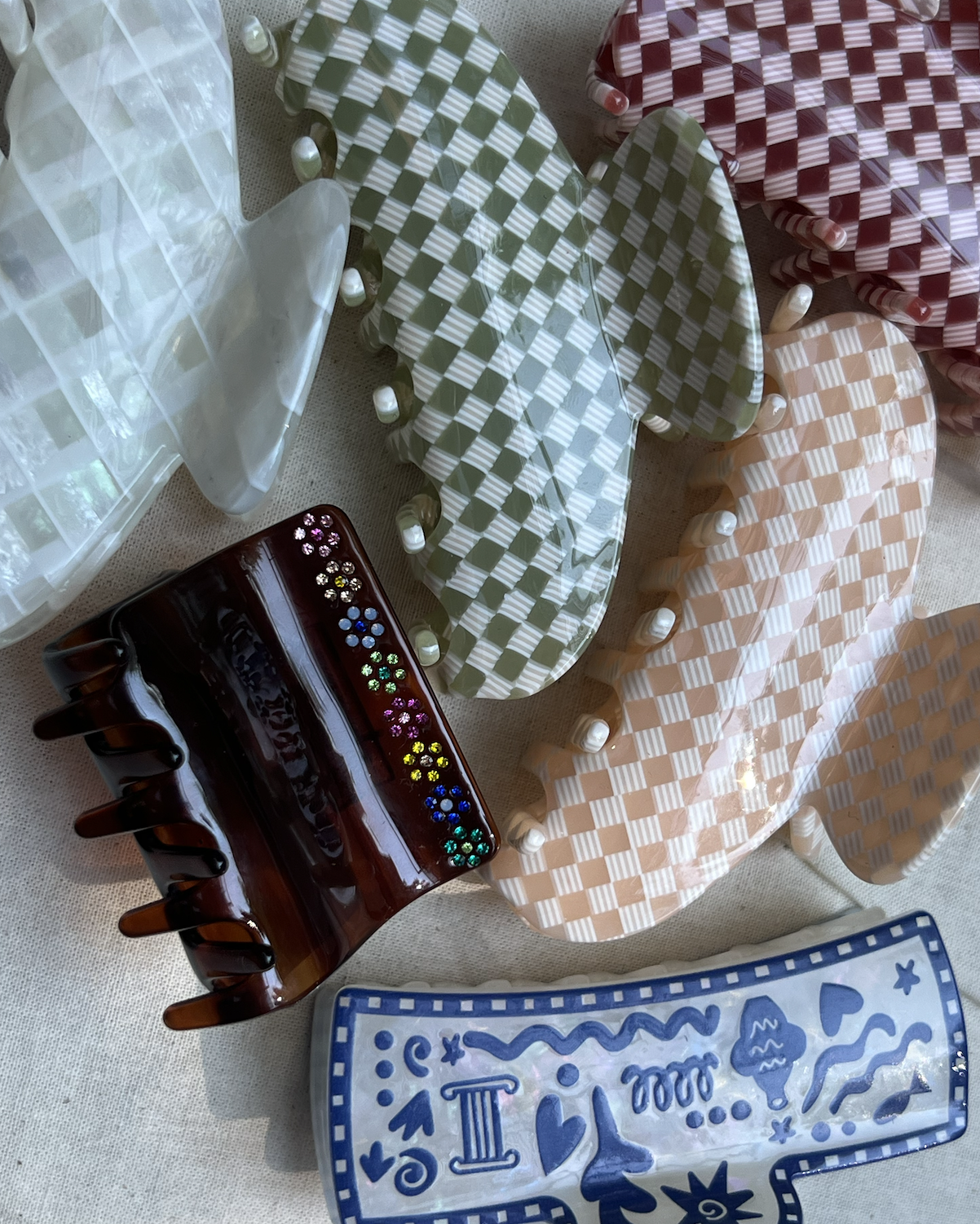 Iridescent Pearl Hair Claw