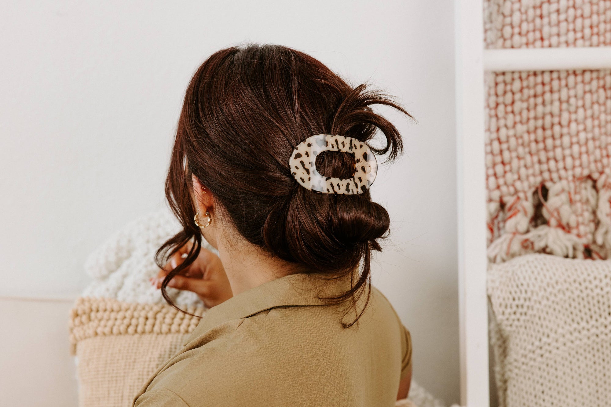 Blonde Tortoise, Medium, Round Flat Hair Clip